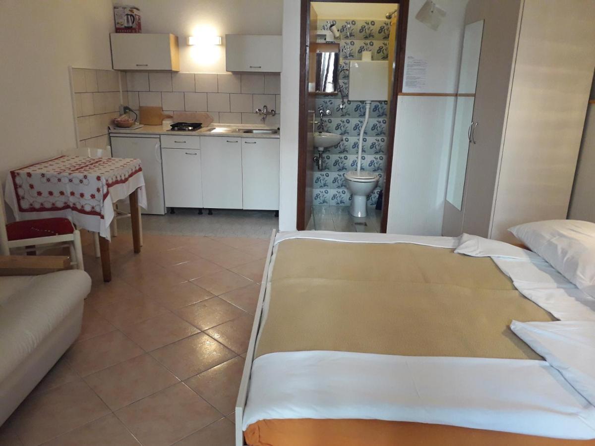 Apartmani Ana Novi V. - Studio Novi Vinodolski Extérieur photo